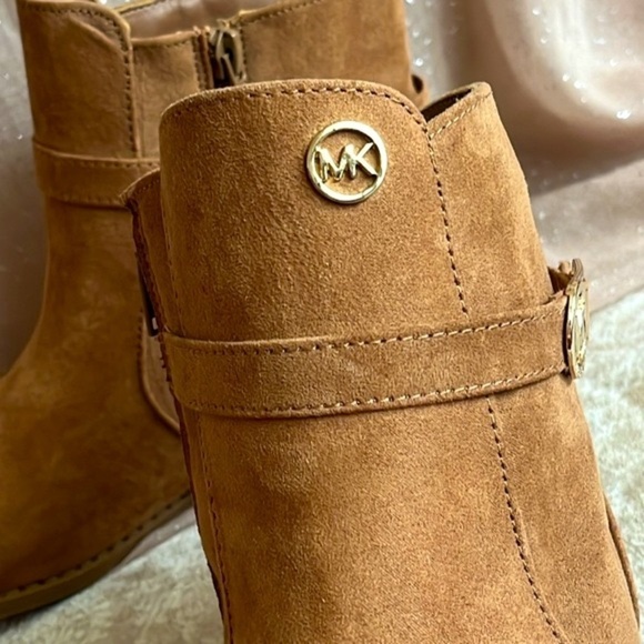 Brand New Michael Kors Ankle Bootie Zip Up Boots Round Toe Tan Gold Tone Accents - Picture 3 of 14